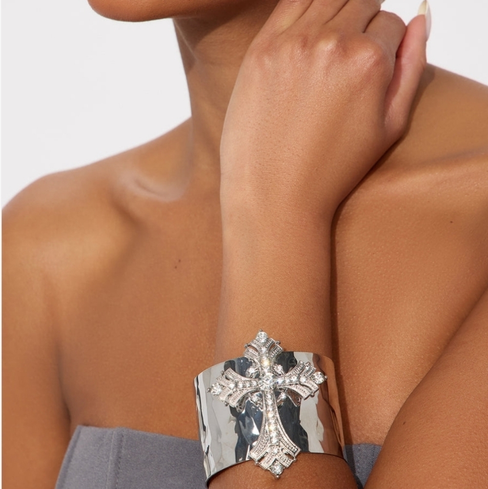 Sparkle Hold Rhinestone Cross Cuff Bracelet - Silver